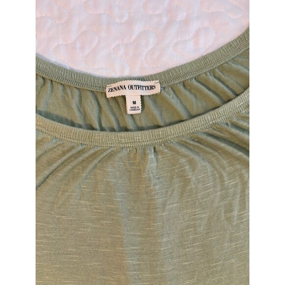 Zenana Outfitters olive green flowy top blouse size medium - Picture 2 of 3